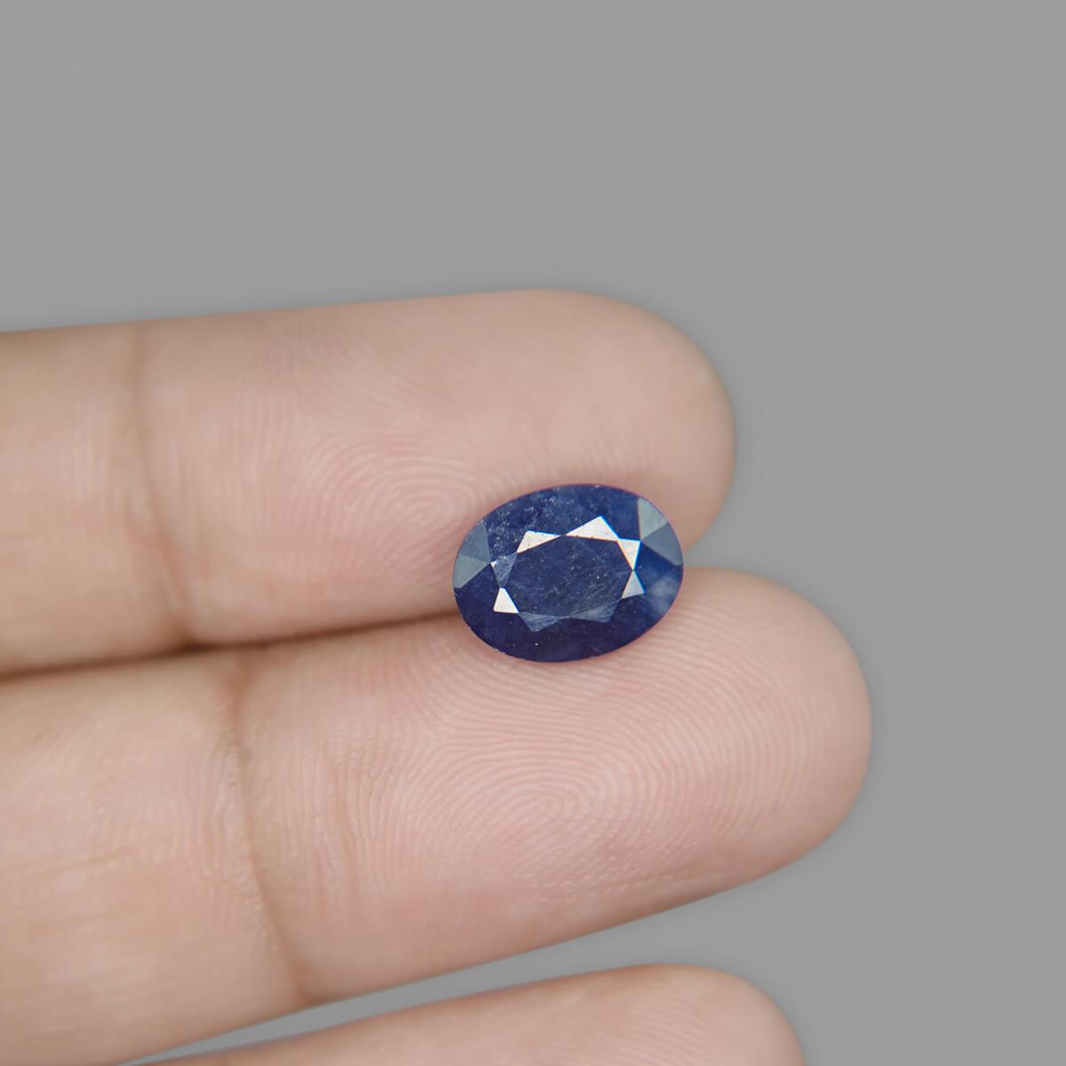 Blue Sapphire - 3.98 Carat