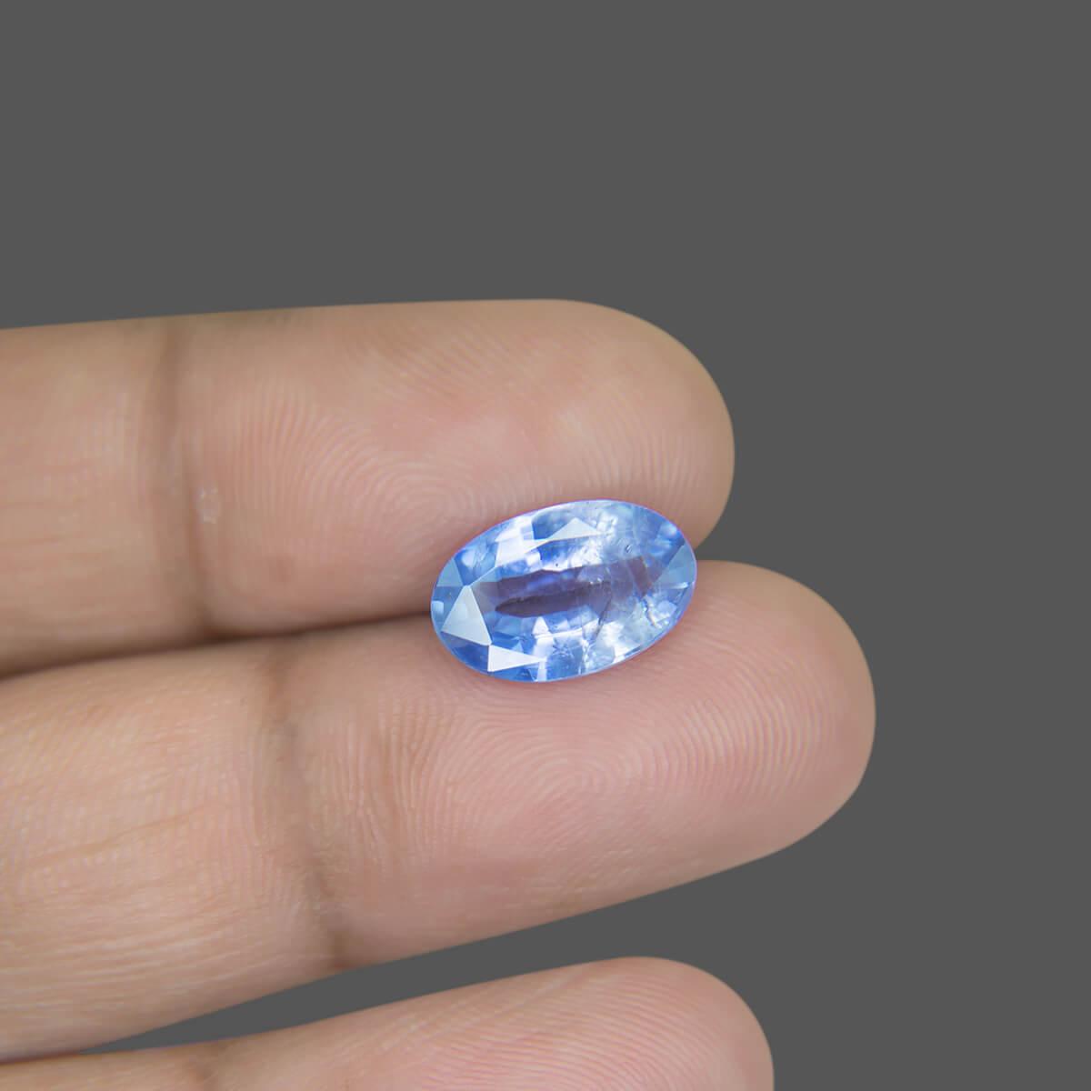 Blue Sapphire - 4.07 Carat