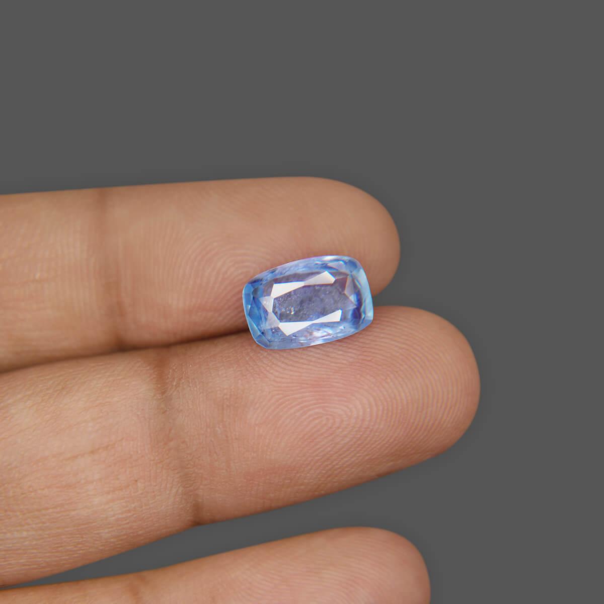Blue Sapphire - 4.09 Carat