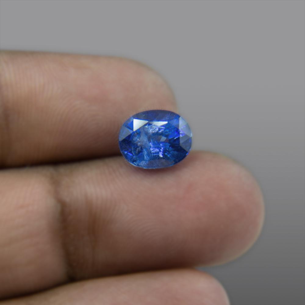 Blue Sapphire - 3.96 Carat
