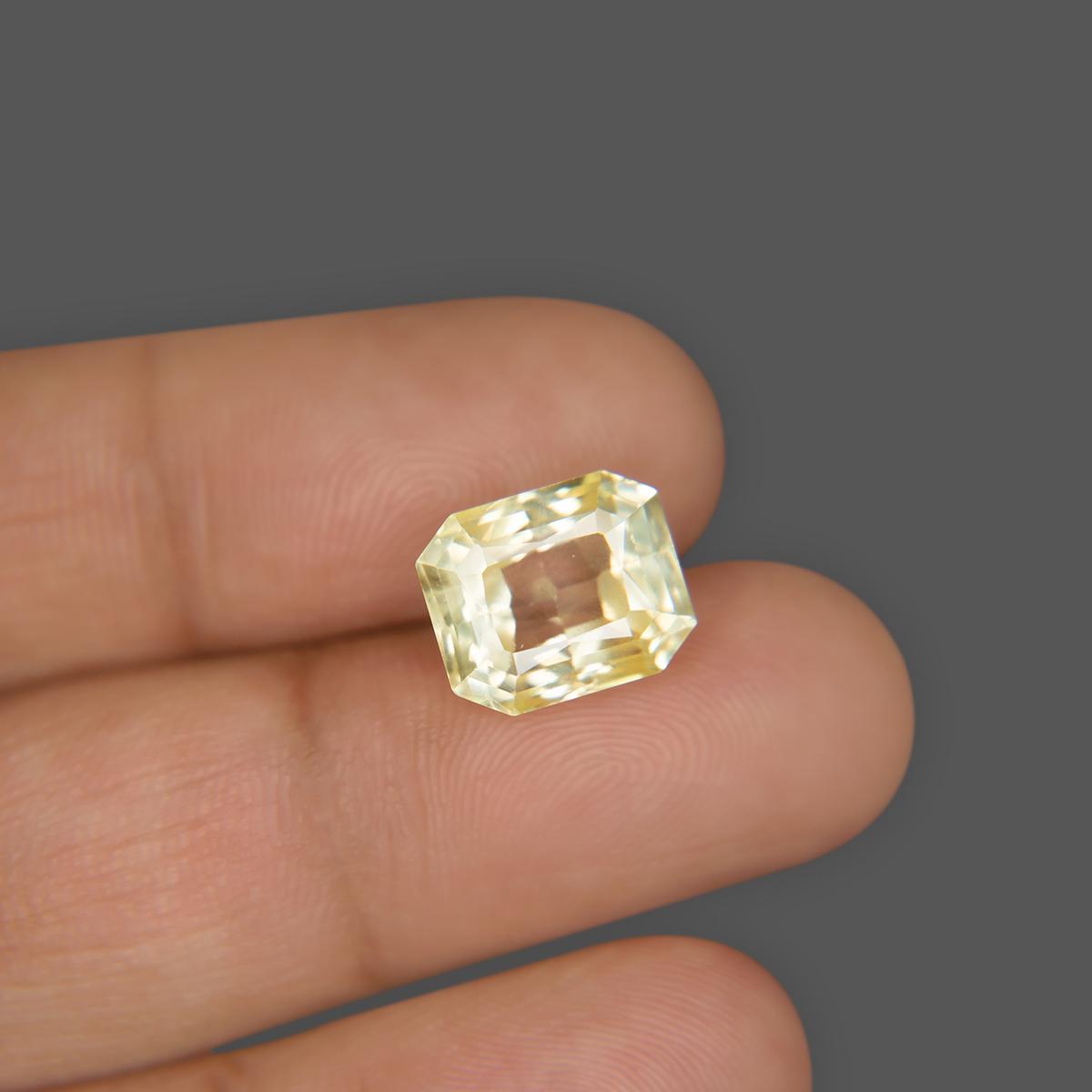 Yellow Sapphire - 8.11 Carat