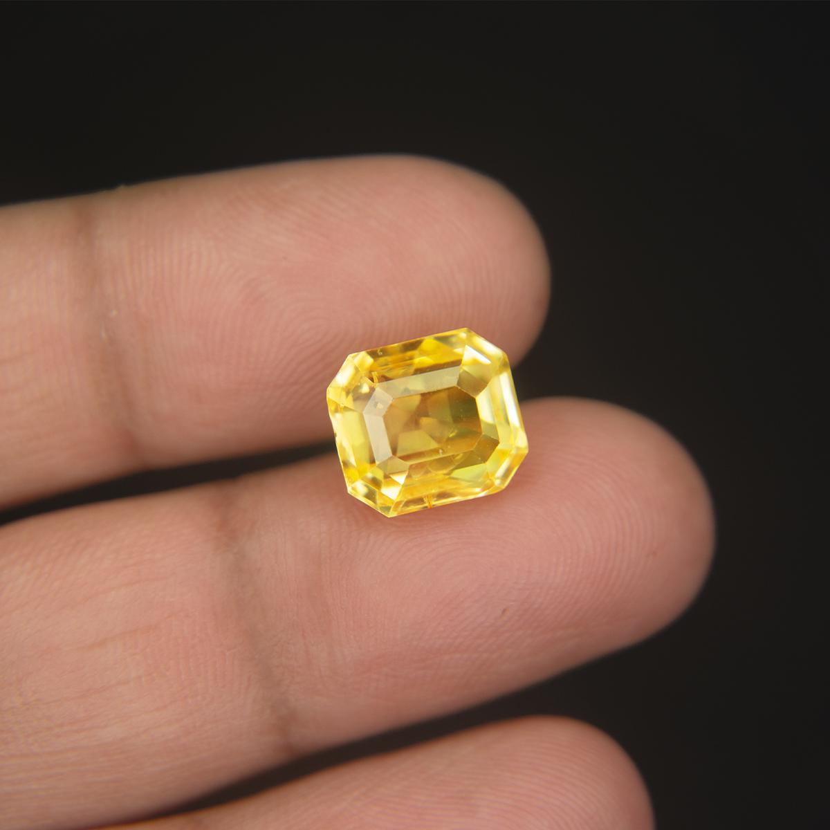 Yellow Sapphire - 9.06 Carat