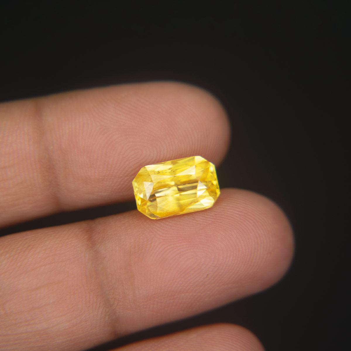 Yellow Sapphire - 6.36 Carat