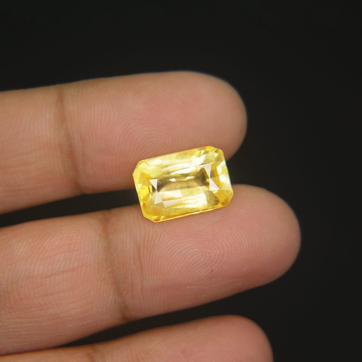 Yellow Sapphire - 9.20 Carat