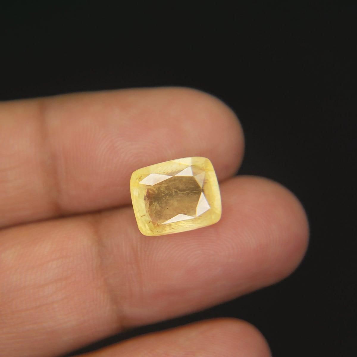 Yellow Sapphire - 7.76 Carat