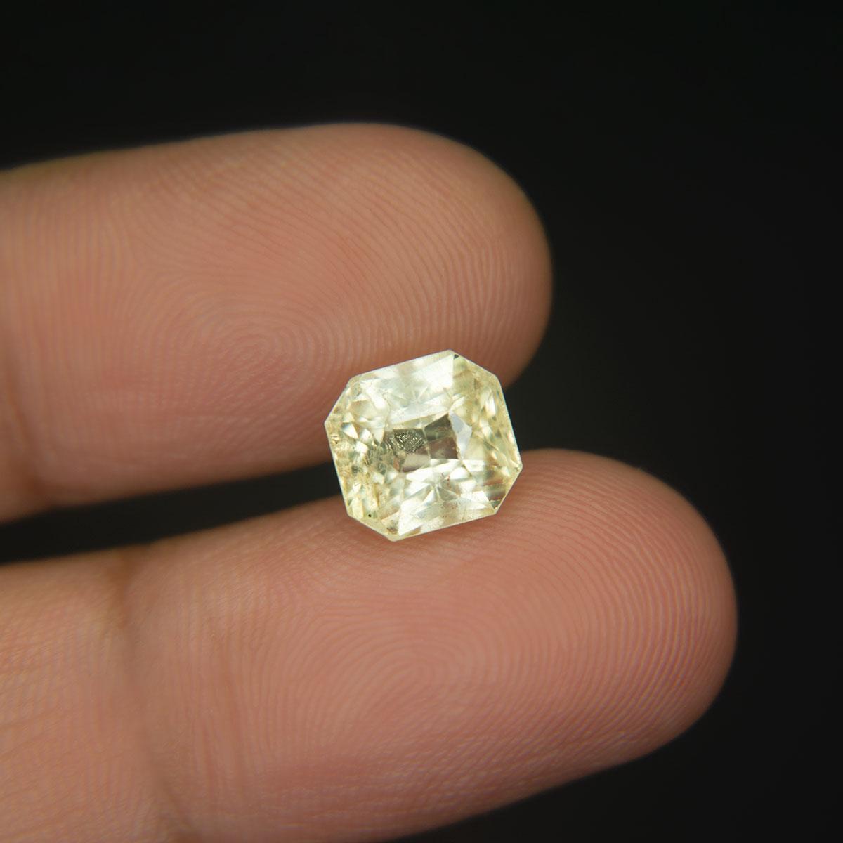 Yellow Sapphire - 4.67 Carat