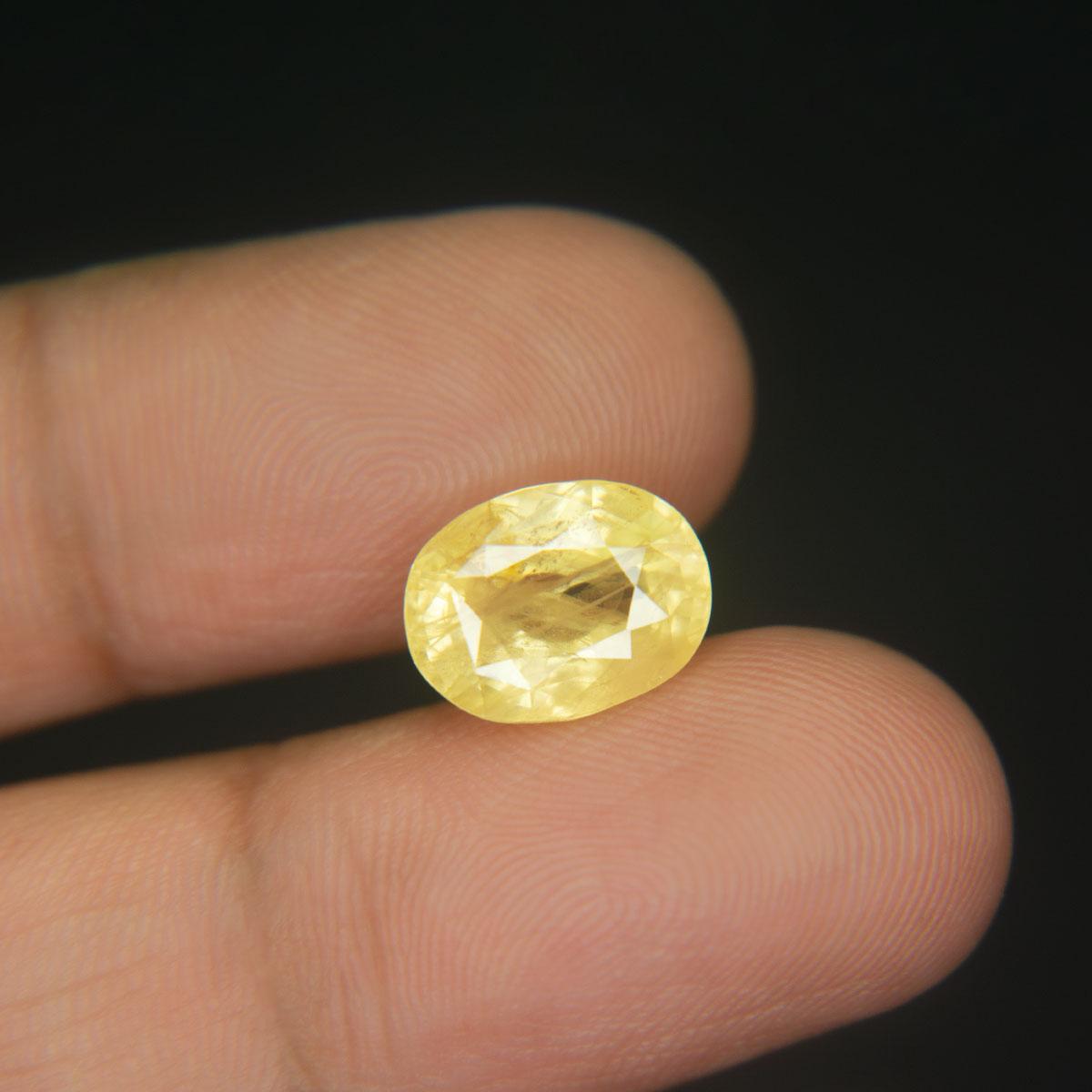 Yellow Sapphire - 6.86 Carat
