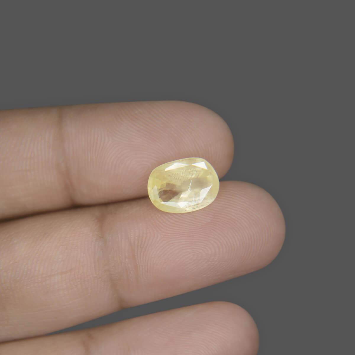 Yellow Sapphire - 3.94 Carat