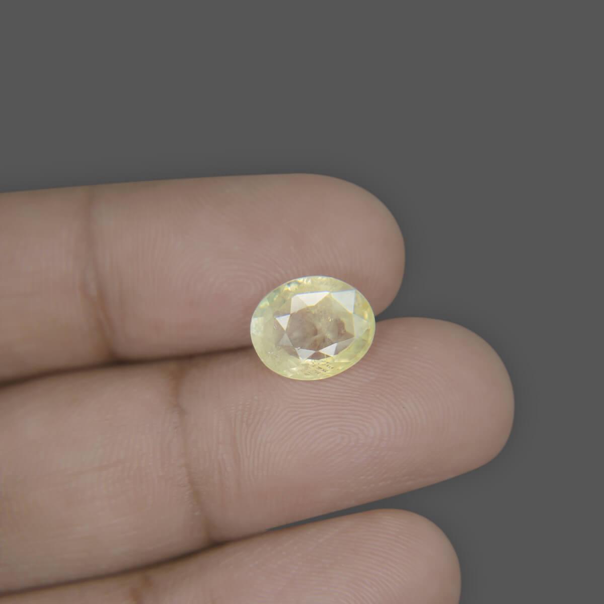 Yellow Sapphire - 4.18 Carat