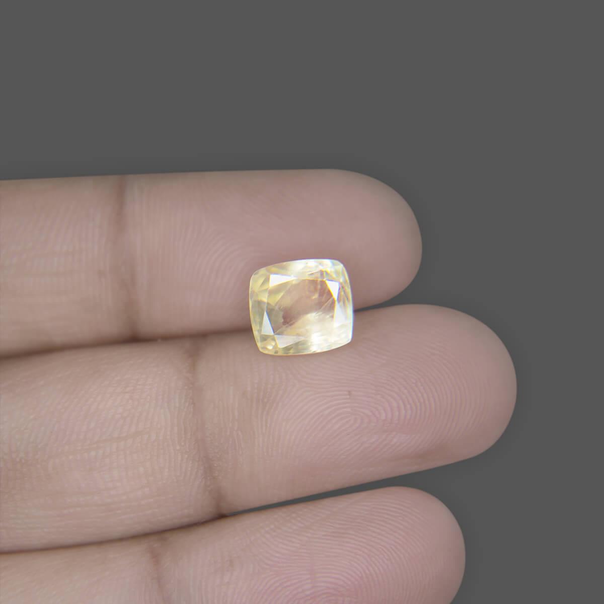 Yellow Sapphire - 4.77 Carat