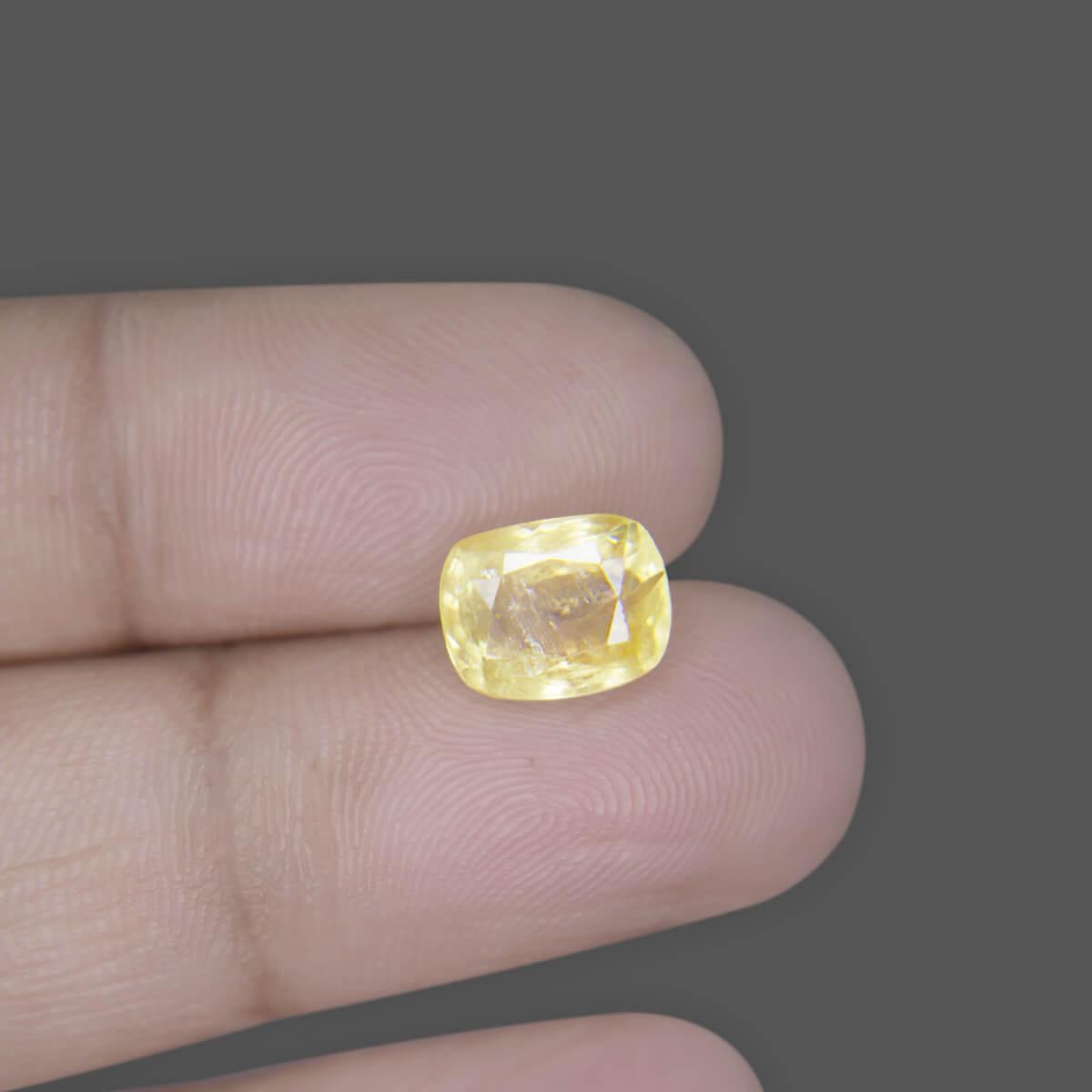 Yellow Sapphire - 4.58 Carat