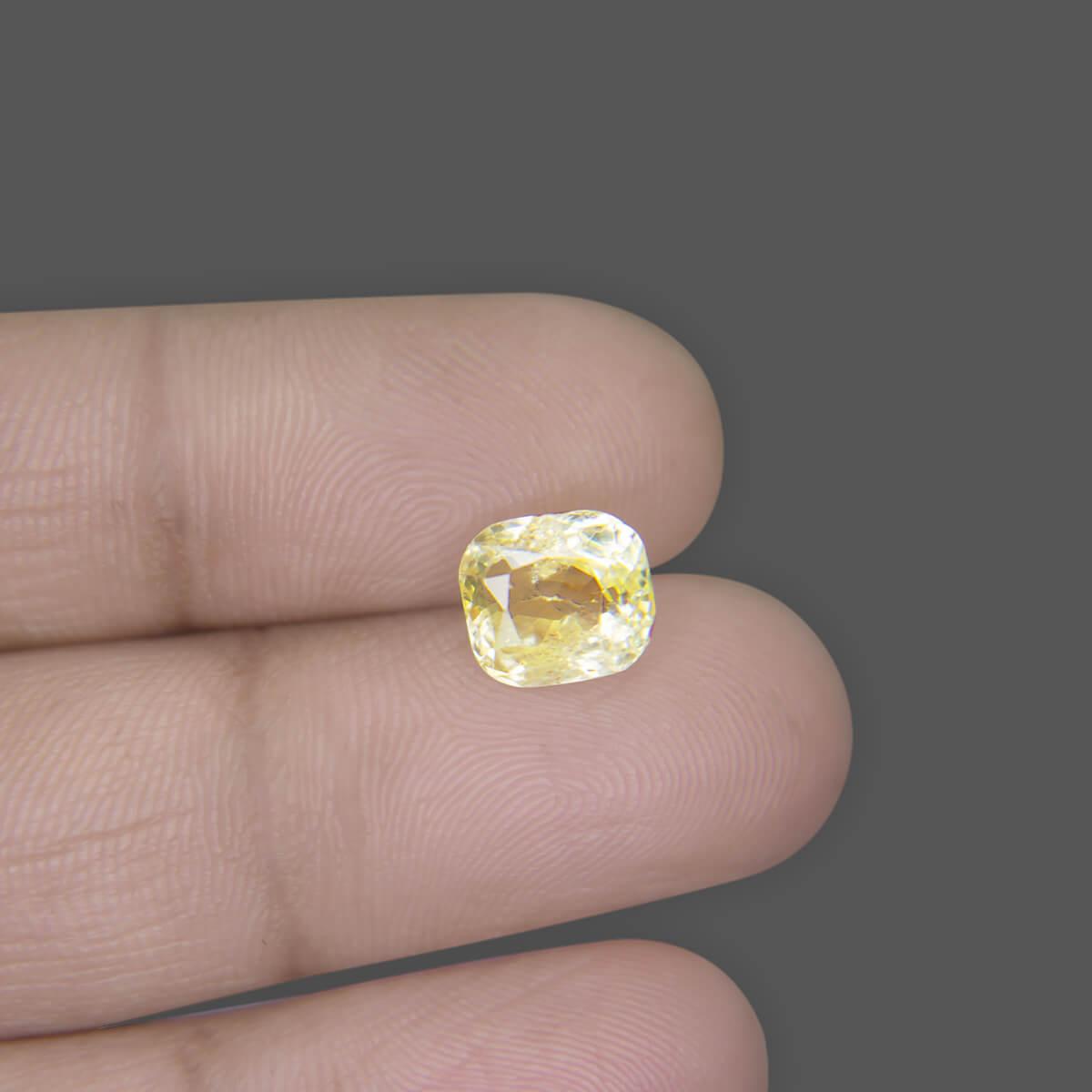 Yellow Sapphire - 4.18 Carat