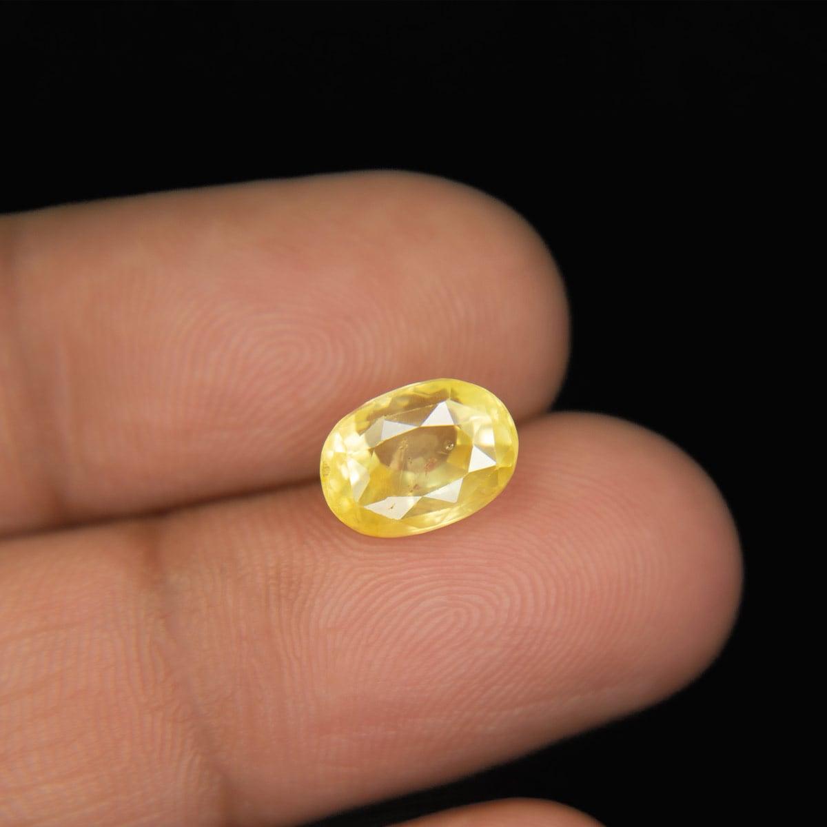 Yellow Sapphire - 3.93 Carat