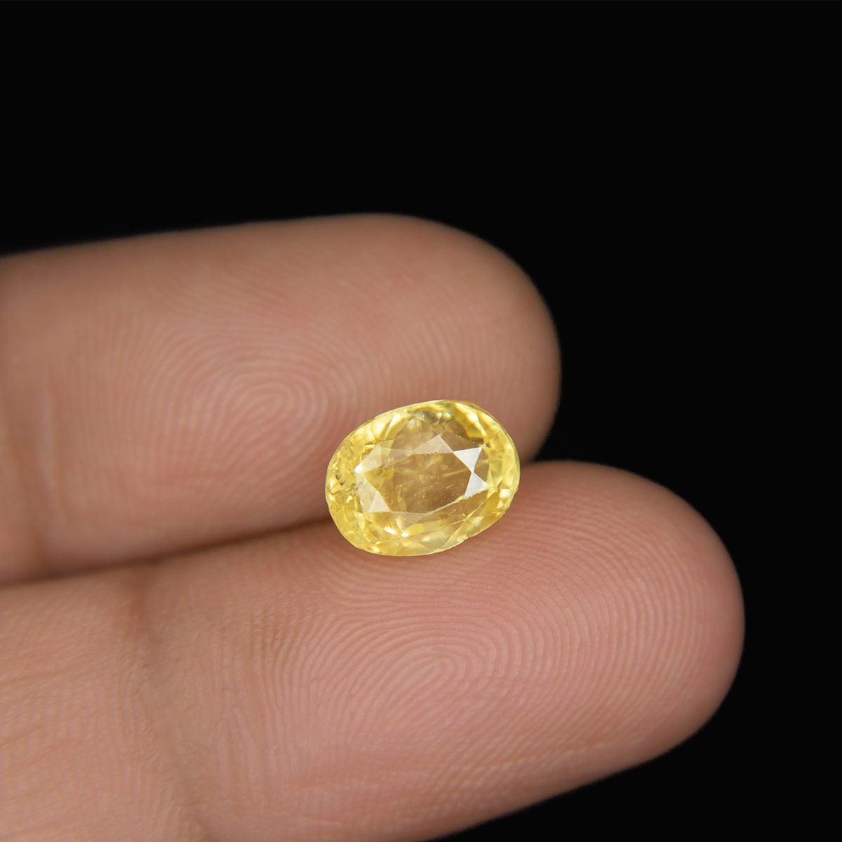 Yellow Sapphire - 4.02 Carat
