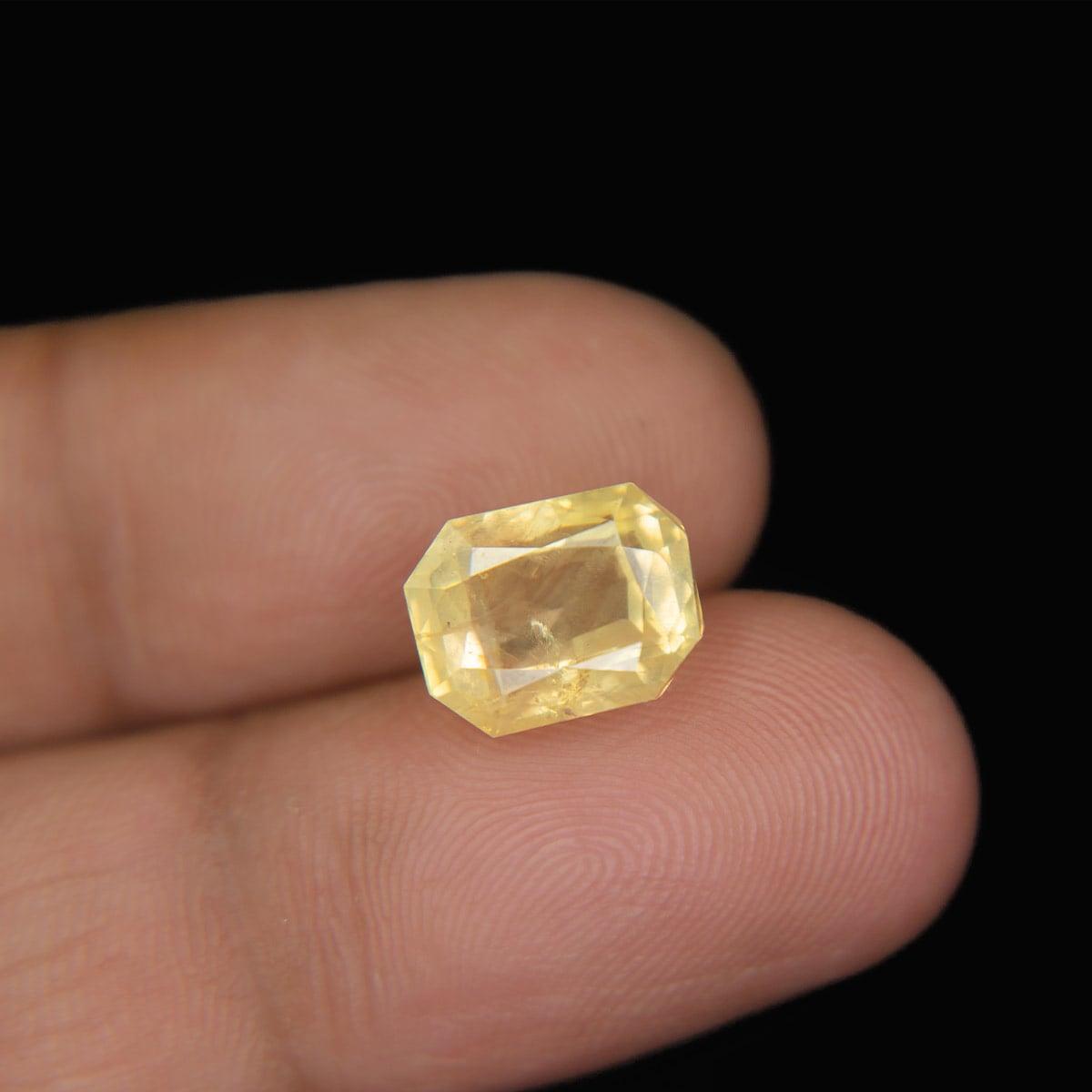 Yellow Sapphire - 7.90 Carat