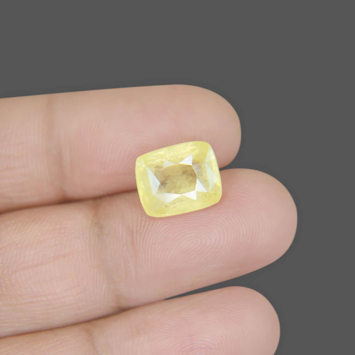 Yellow Sapphire - 7.60 Carat