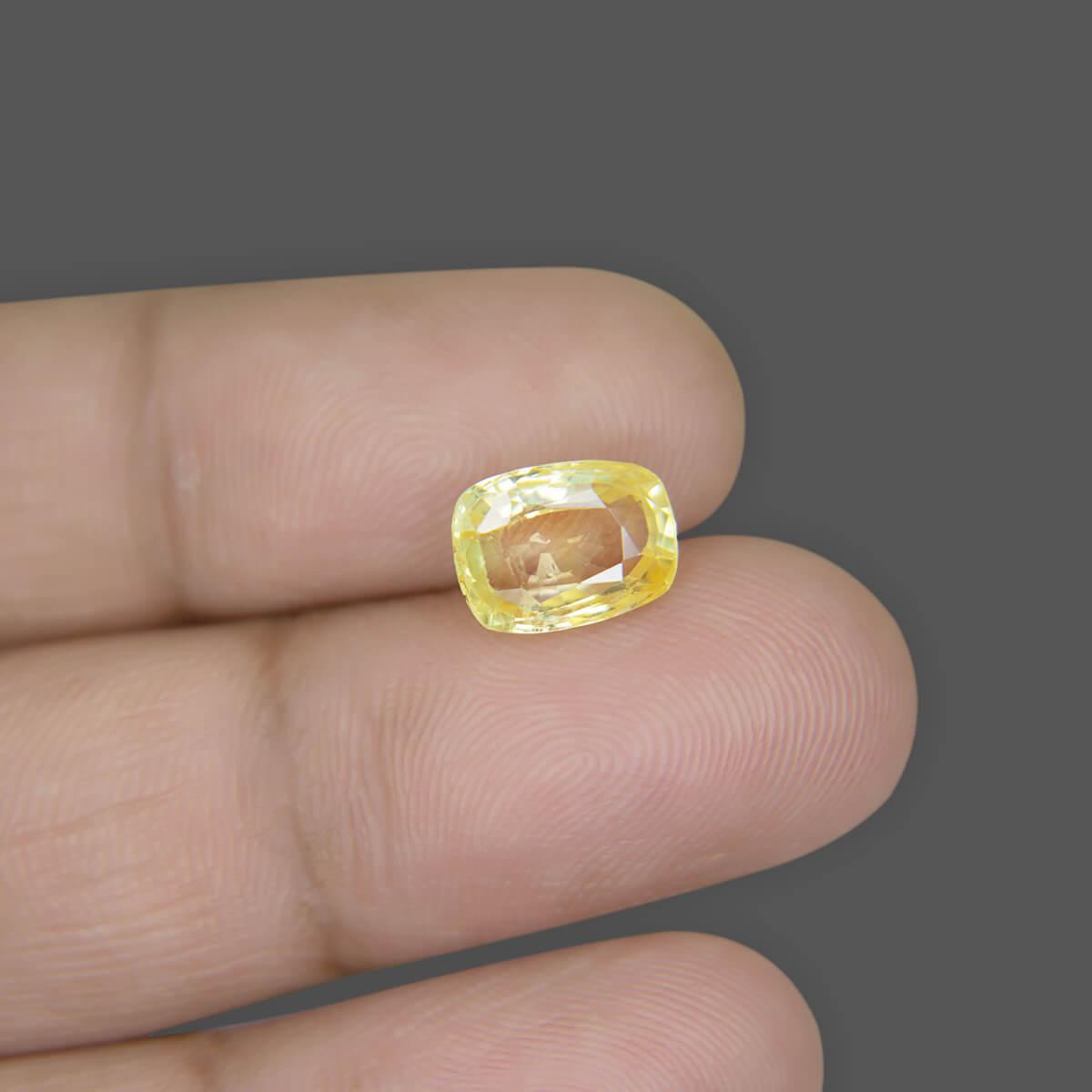 Yellow Sapphire - 3.98 Carat