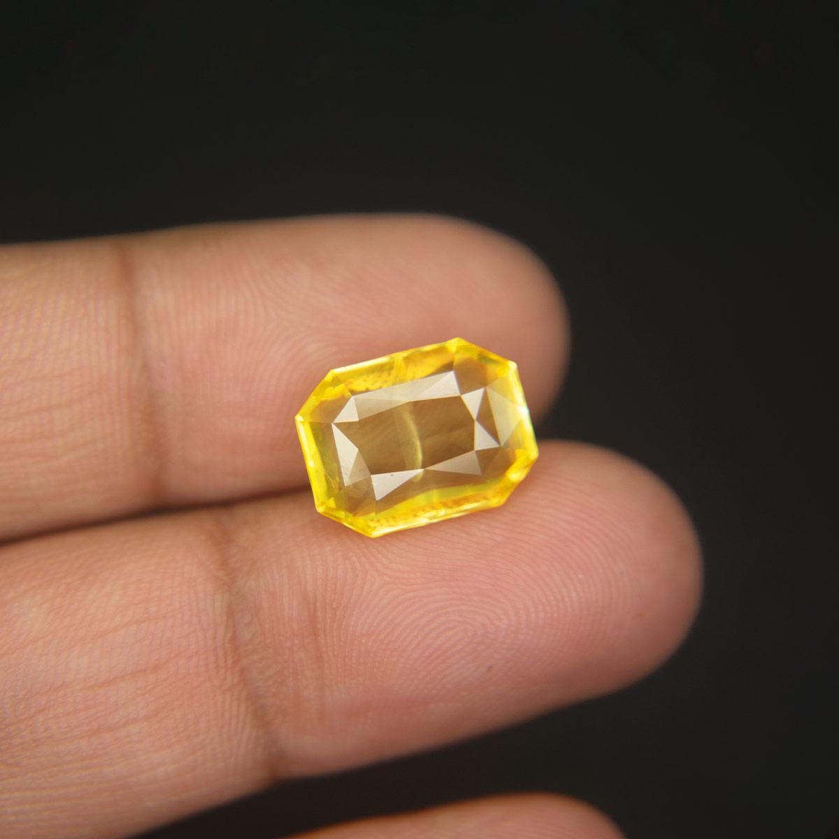 Yellow Sapphire - 9.70 Carat