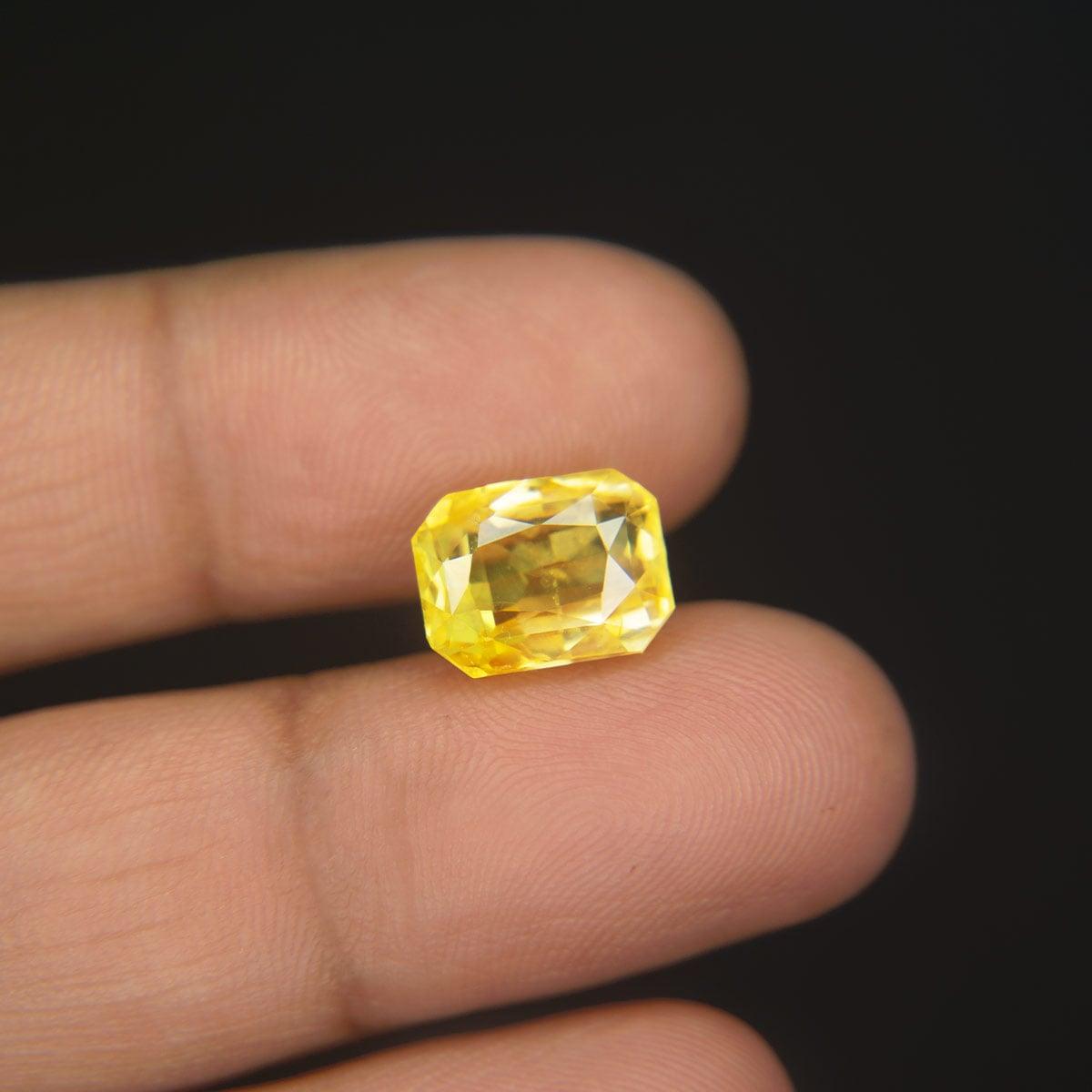 Yellow Sapphire - 8.31 Carat