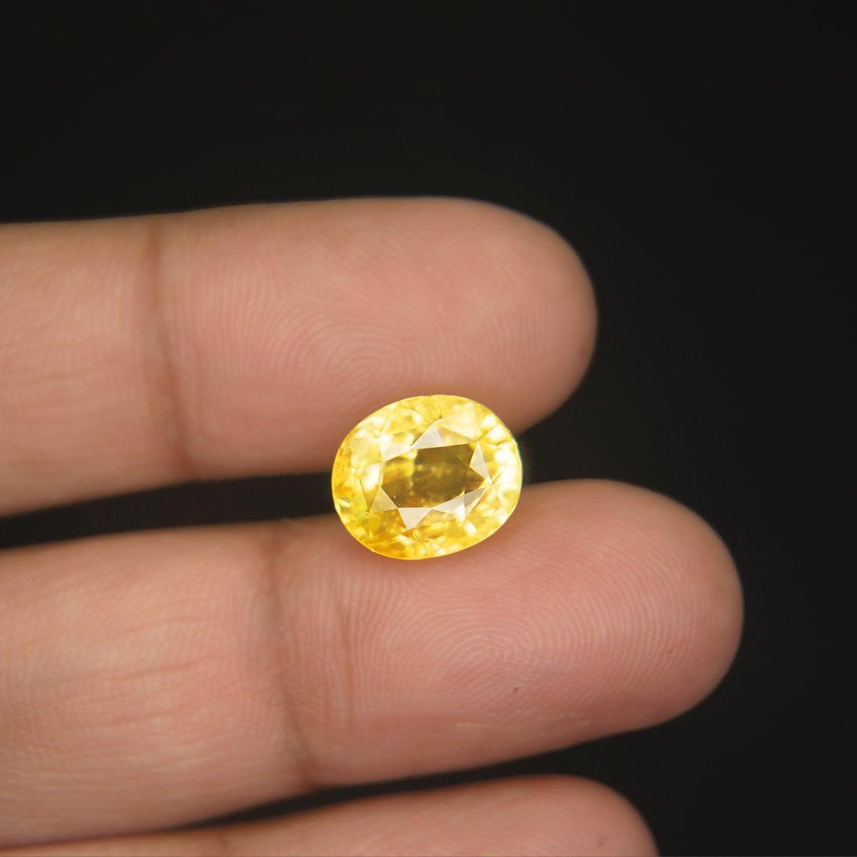 Yellow Sapphire - 8.77 Carat