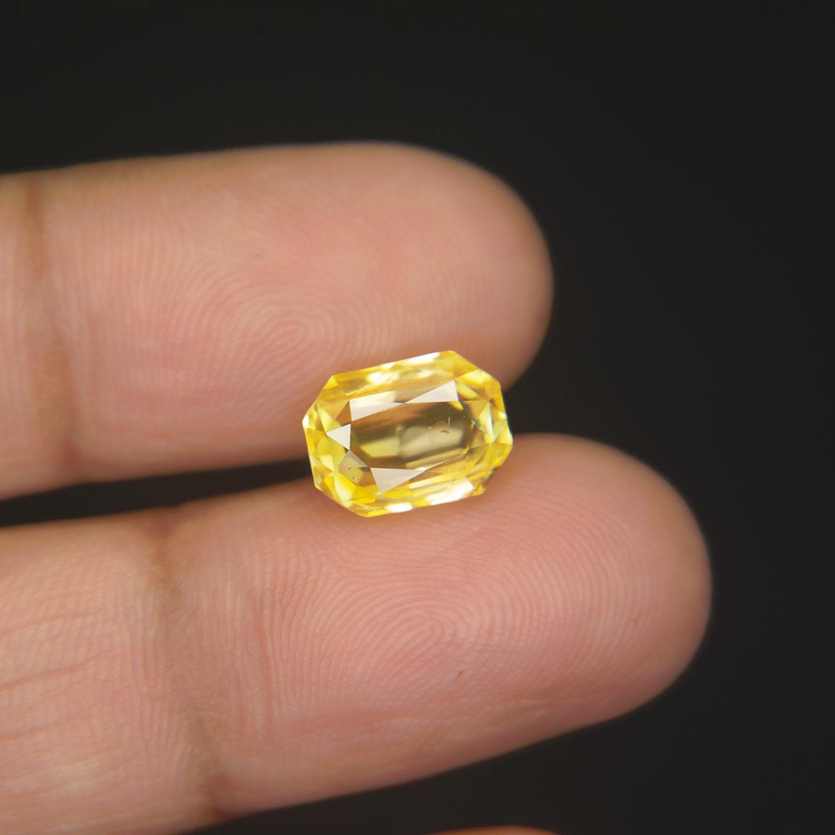 Yellow Sapphire - 5.83 Carat