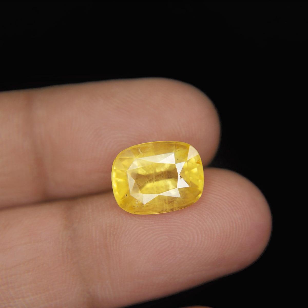 Yellow Sapphire - 9.27 Carat