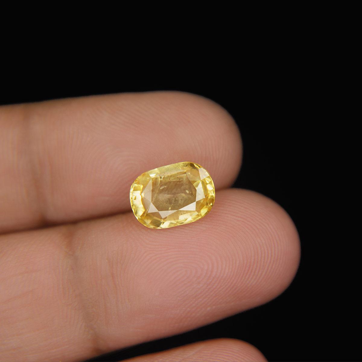 Yellow Sapphire - 4.38 Carat